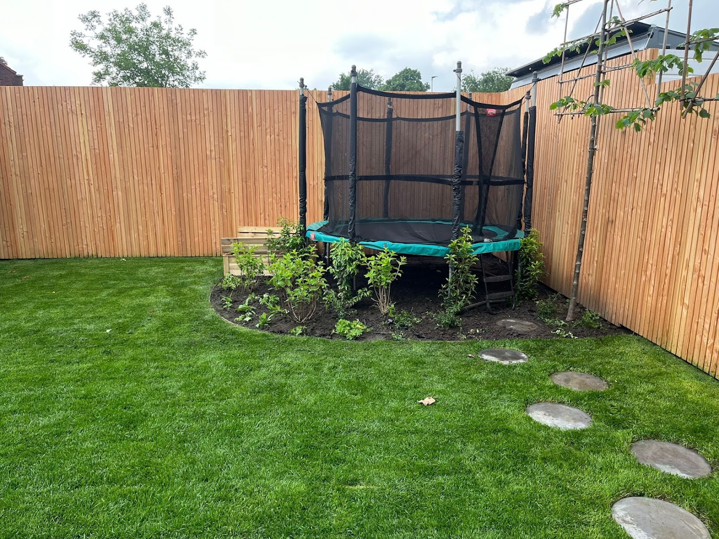 Tuinrenovatie De Meern met nieuw gras en beplanting